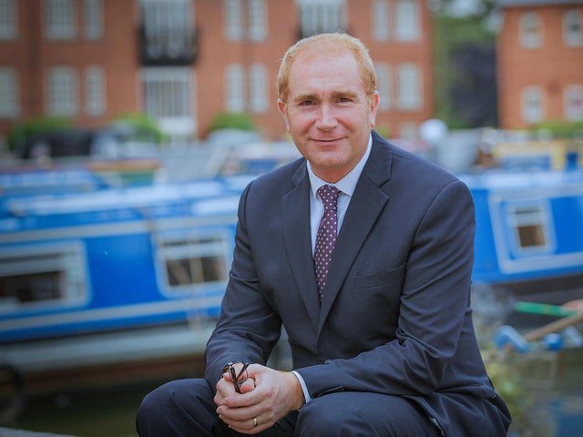 Inaugural Alastair Campbell Marketing Award given to De Montfort University student